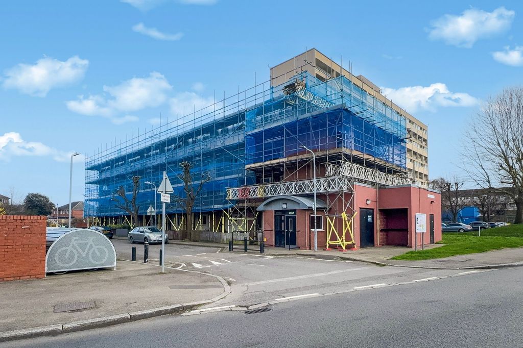 Property photo 1 of 10 Merrow Court