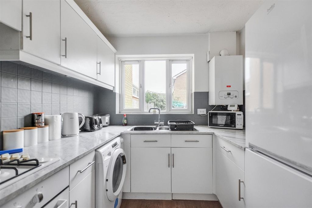 Property photo 3 of 18 Kitchen