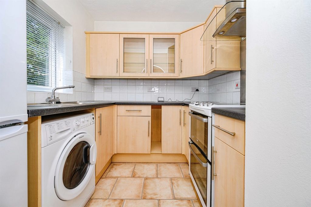 Property photo 3 of 12