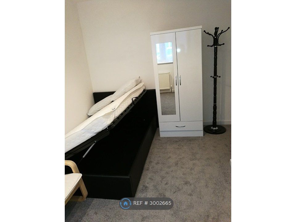 Property photo 3 of 9 Bedroom