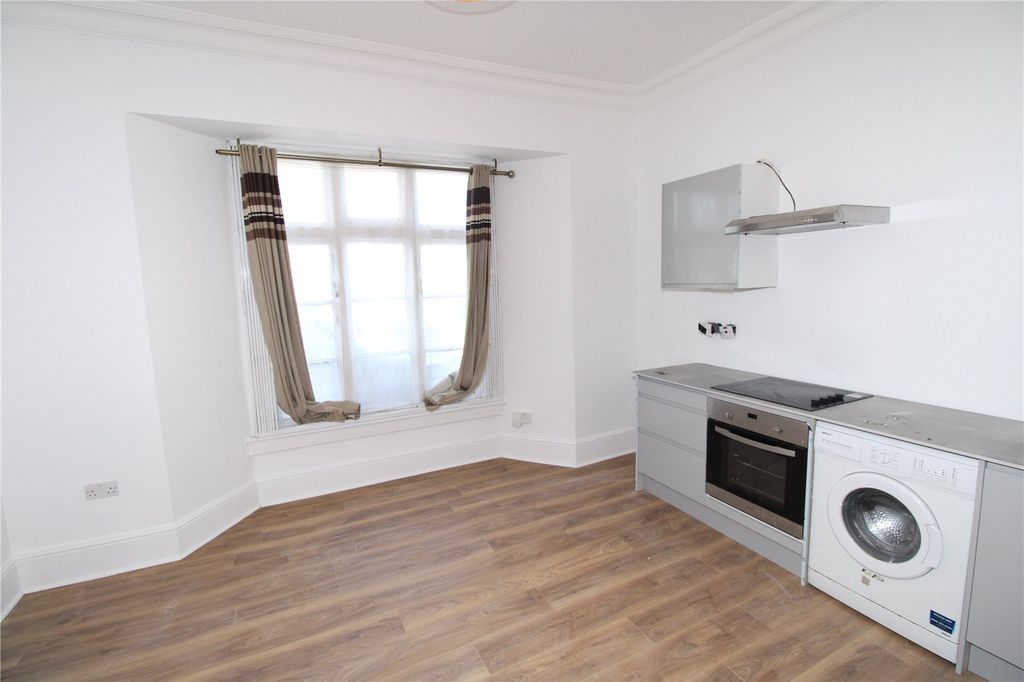 Property photo 2 of 7 Picture No. 11