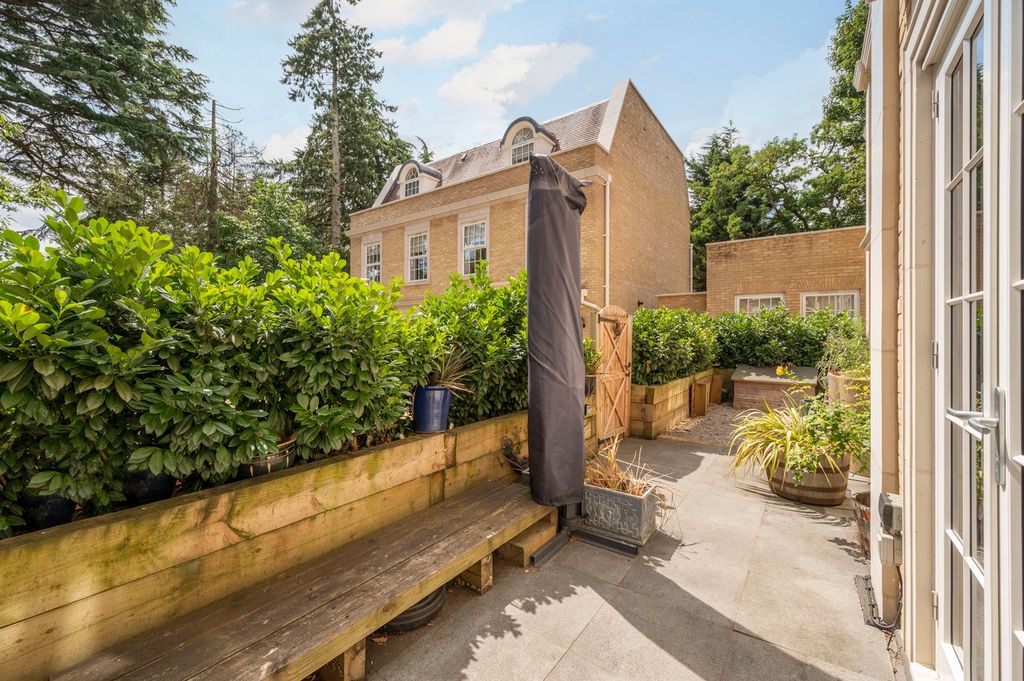 Property photo 2 of 21