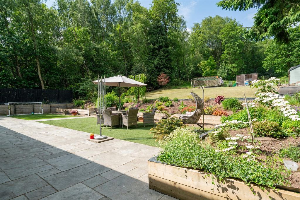 Property photo 2 of 67 Externals.Jpg