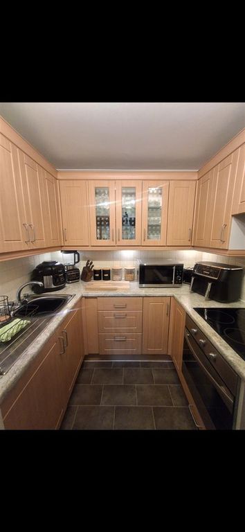 Property photo 3 of 11 Kitchen