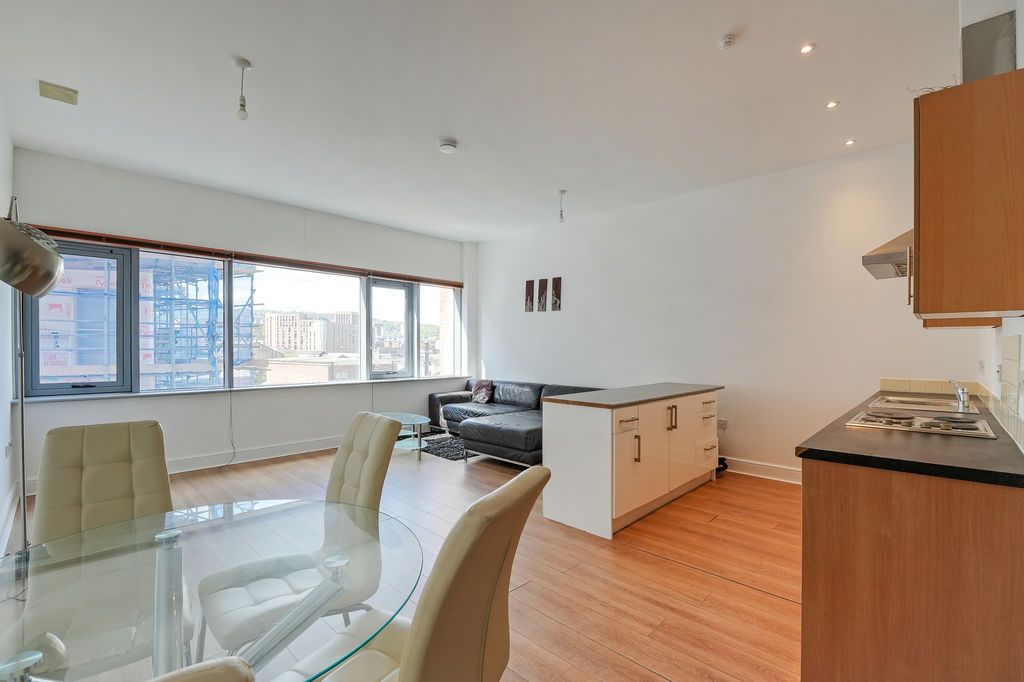 Property photo 2 of 17 Living Area