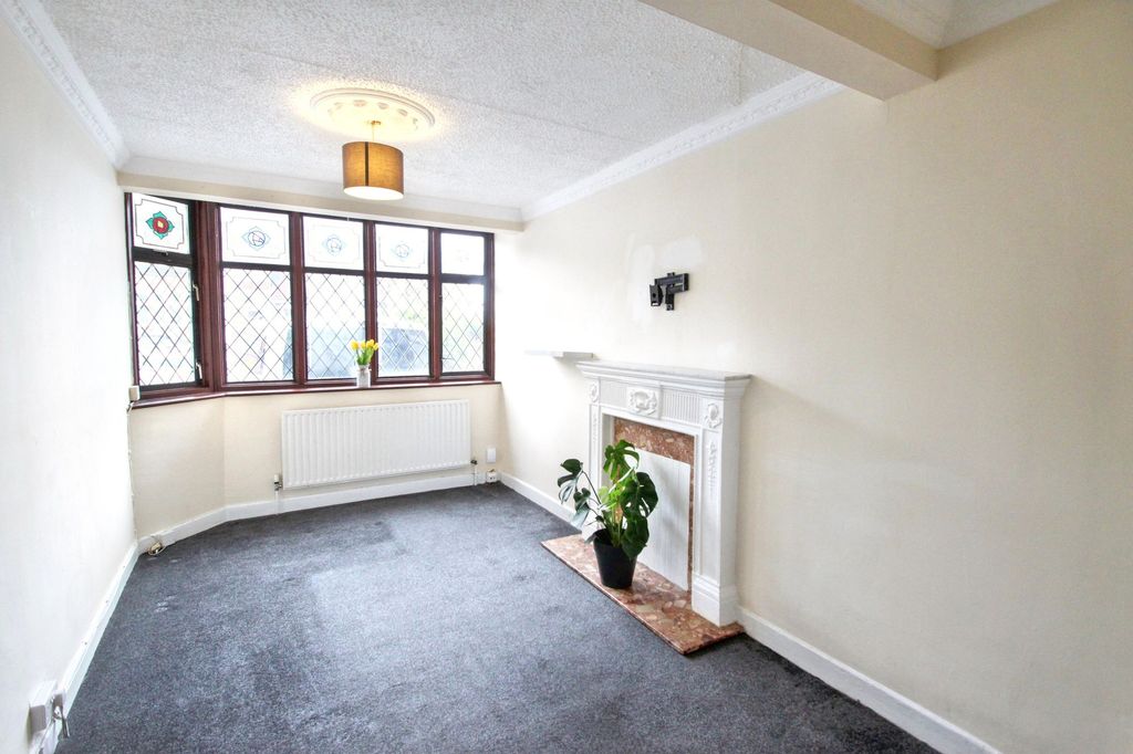 Property photo 3 of 25