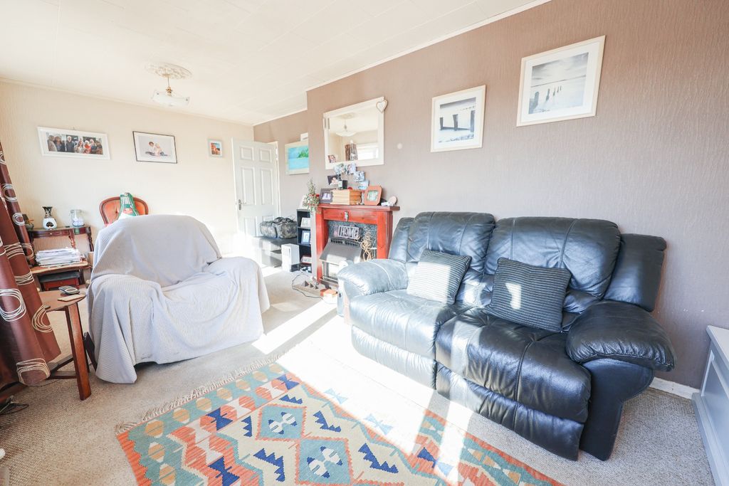 Property photo 3 of 17 4477373