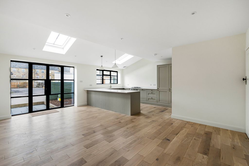 Property photo 2 of 22 Kitchen / Living Room