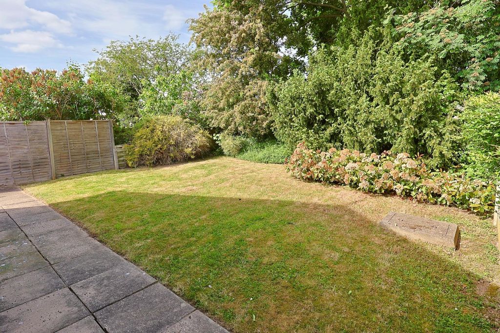 Property photo 2 of 17 Garden