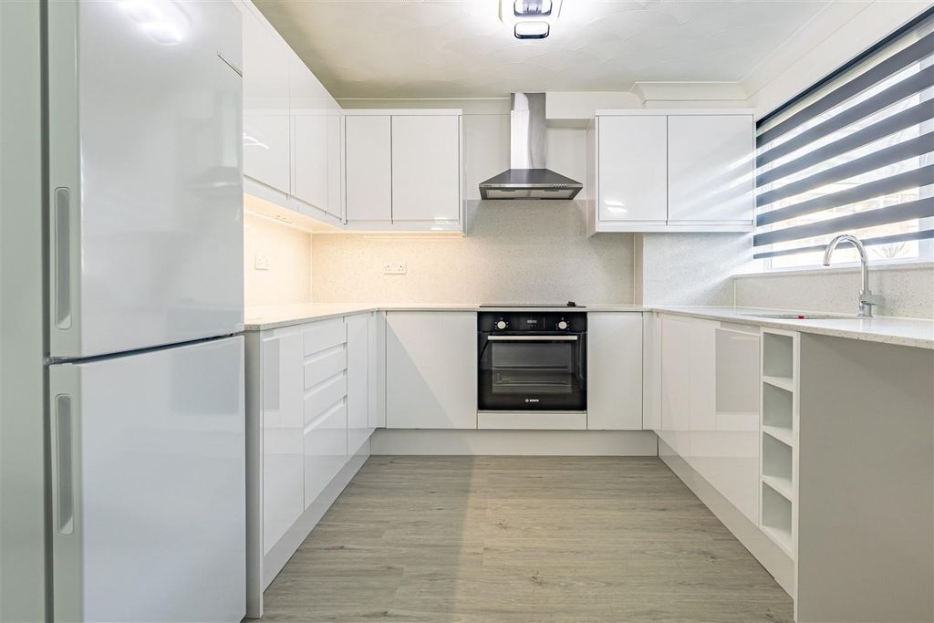 Property photo 2 of 7 1 Priory Court (1).Jpg