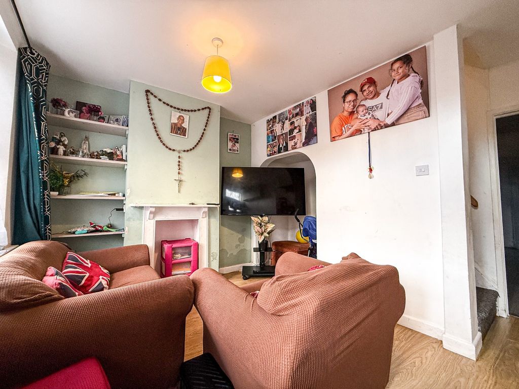 Property photo 3 of 10 4702358