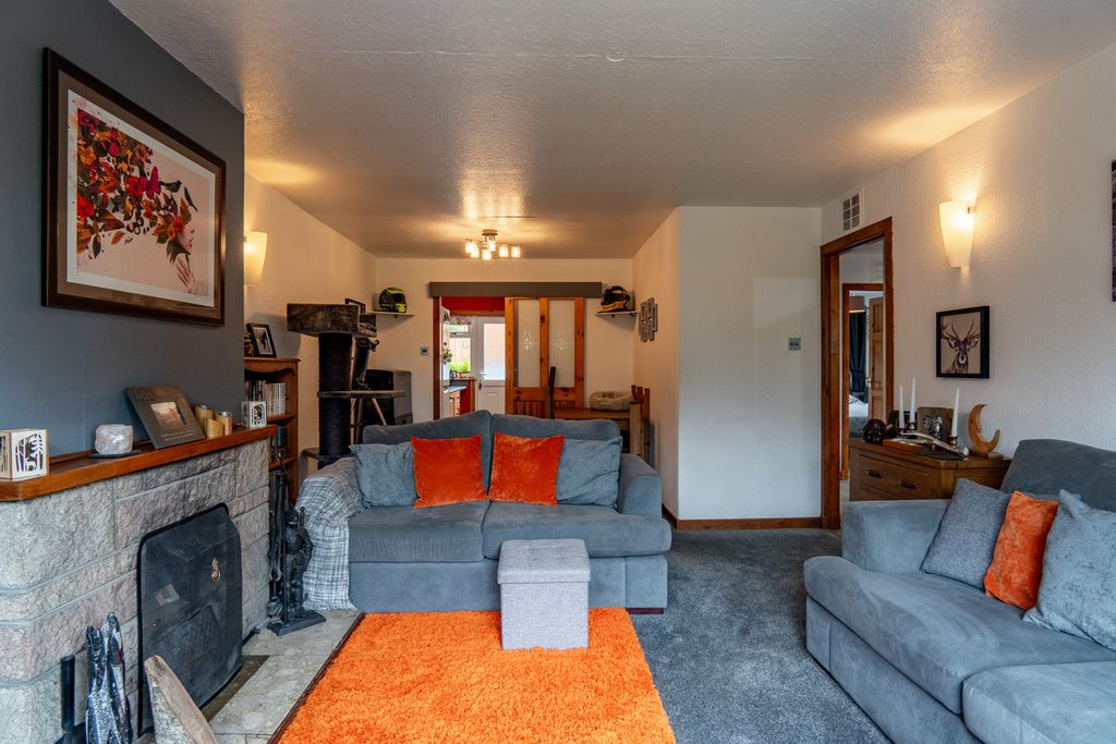 Property photo 3 of 27