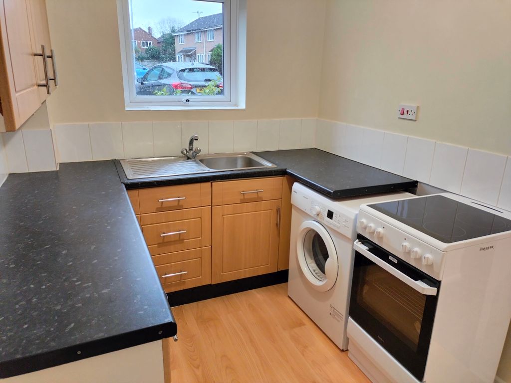 Property photo 2 of 6 Kitchen