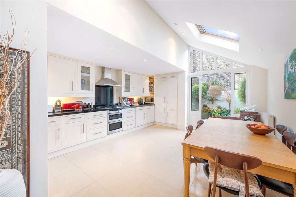 Property photo 3 of 12 Kitchen