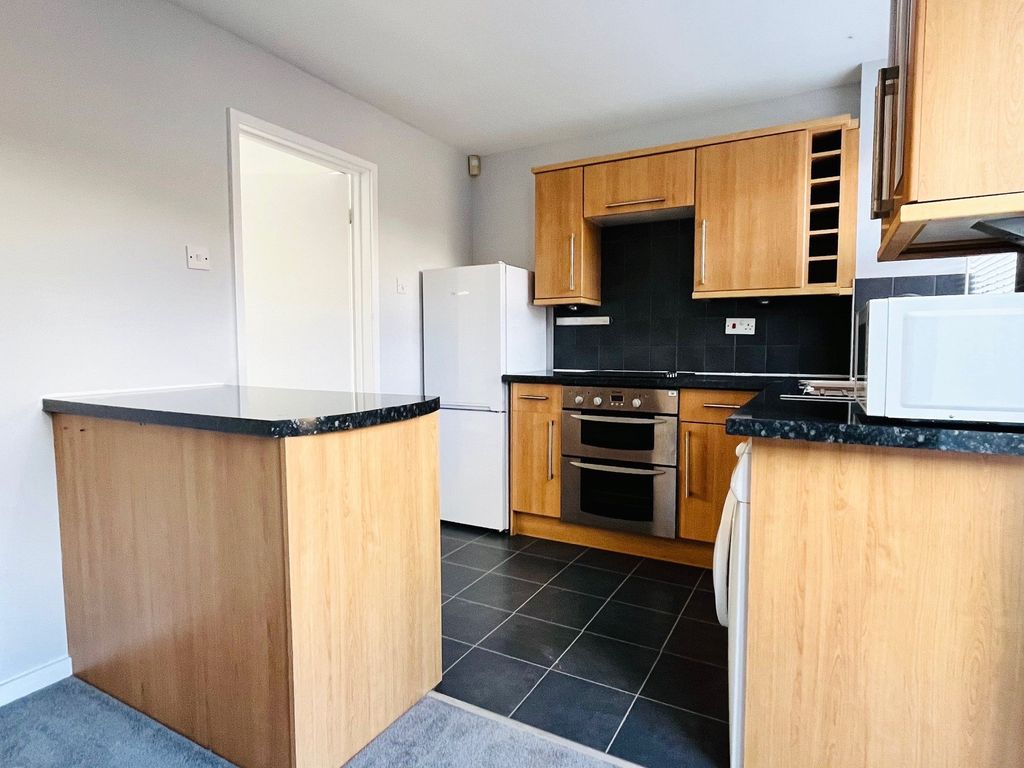 Property photo 2 of 10 Kitchen