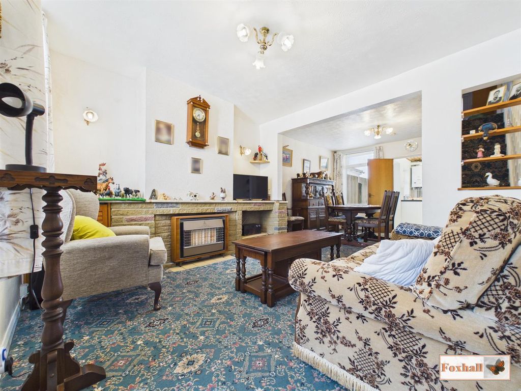 Property photo 2 of 18 Lounge