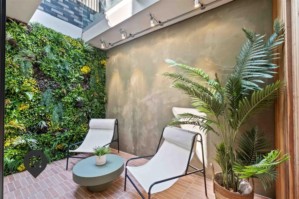 Property photo 2 of 7 Courtyard