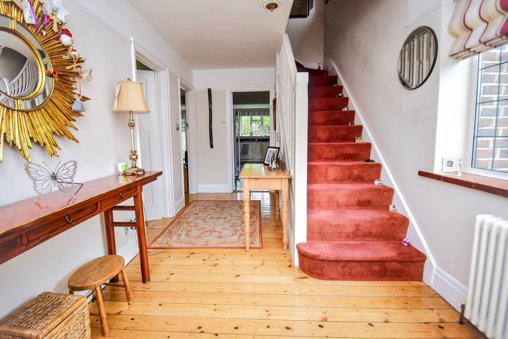 Property photo 2 of 29 Entrance Hall