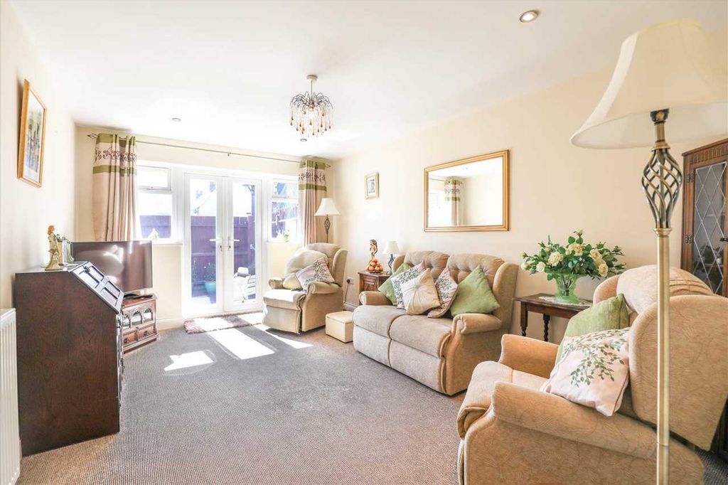 Property photo 2 of 15 Lounge