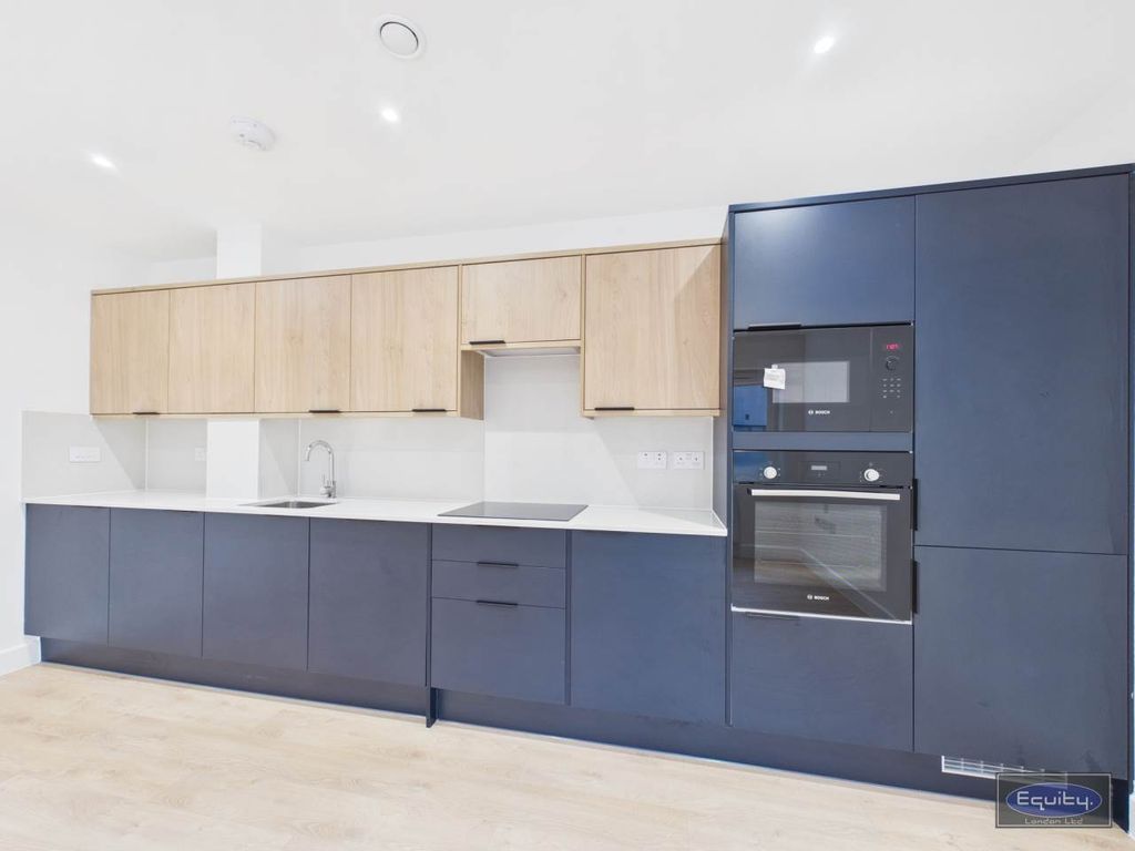 Property photo 3 of 12 Kitchen