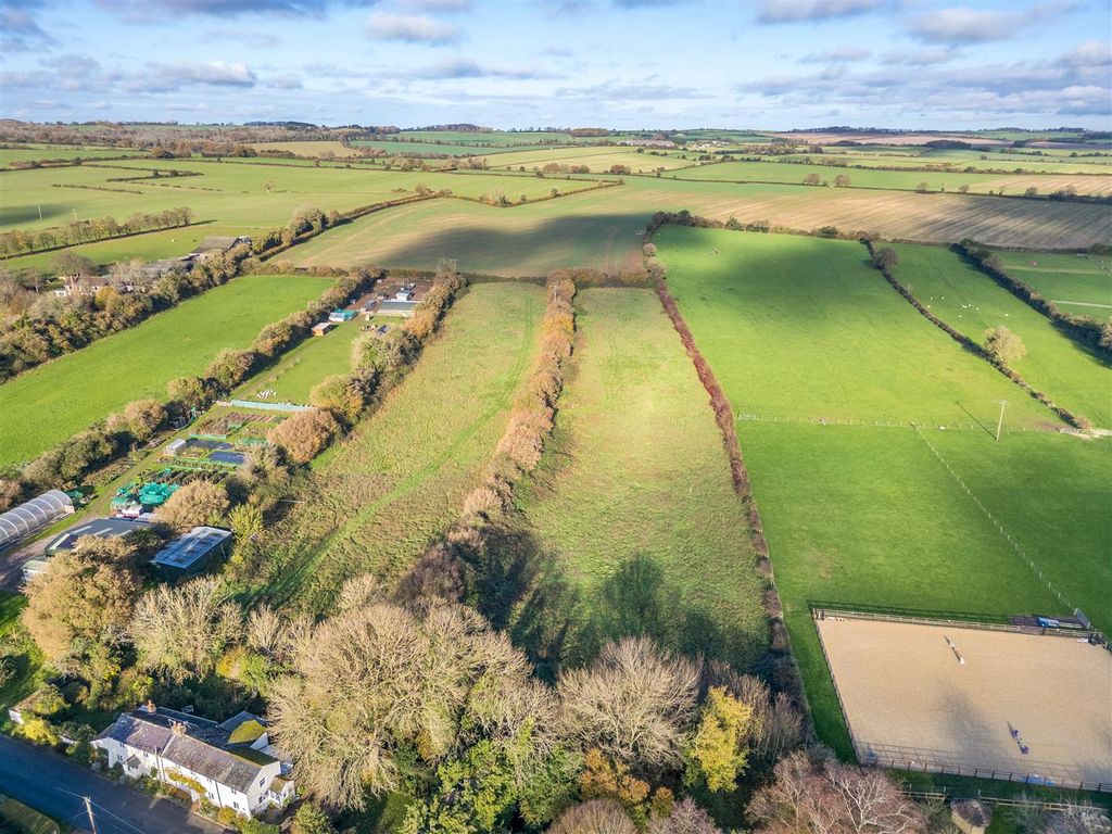 Property photo 3 of 19 1383220-1-691c75784Fef2-Arw.Jpg