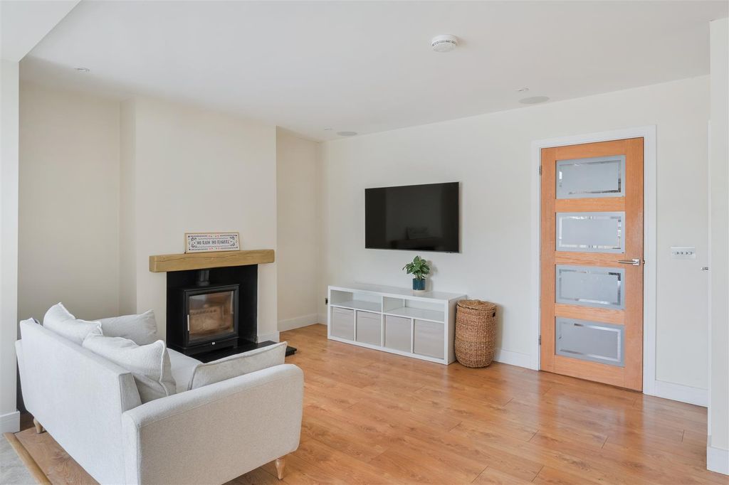 Property photo 3 of 20 Whitehorse Drive (13).Jpg