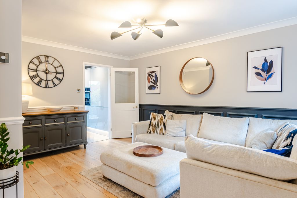 Property photo 2 of 24 Lounge2