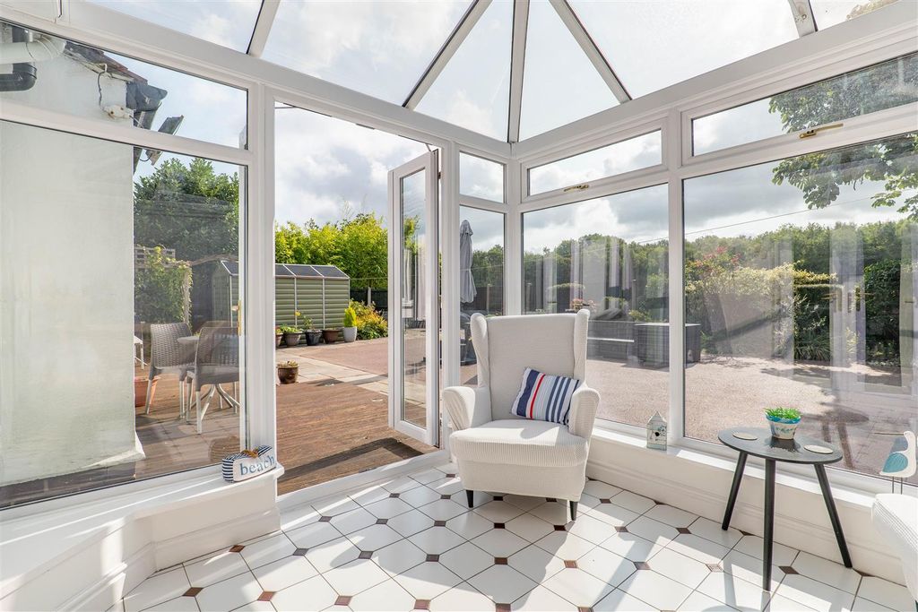 Property photo 3 of 35 Conservatory