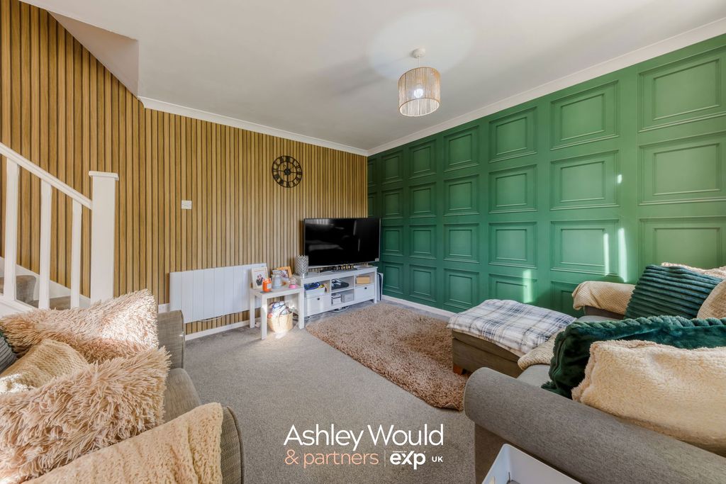 Property photo 3 of 11