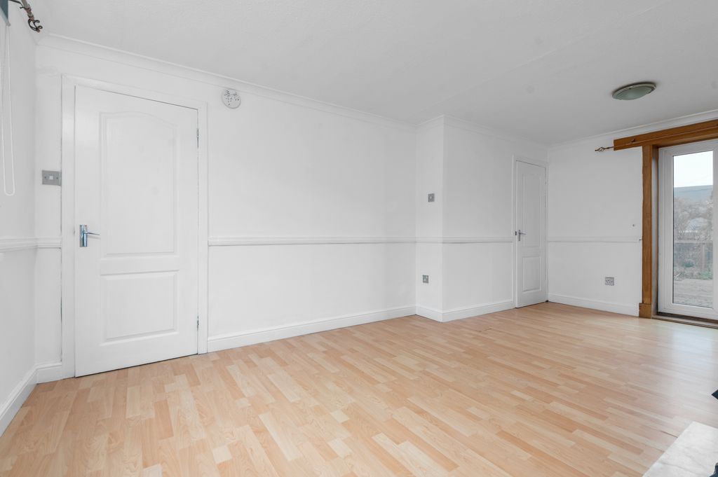 Property photo 3 of 7 9Dalmoredr-0004