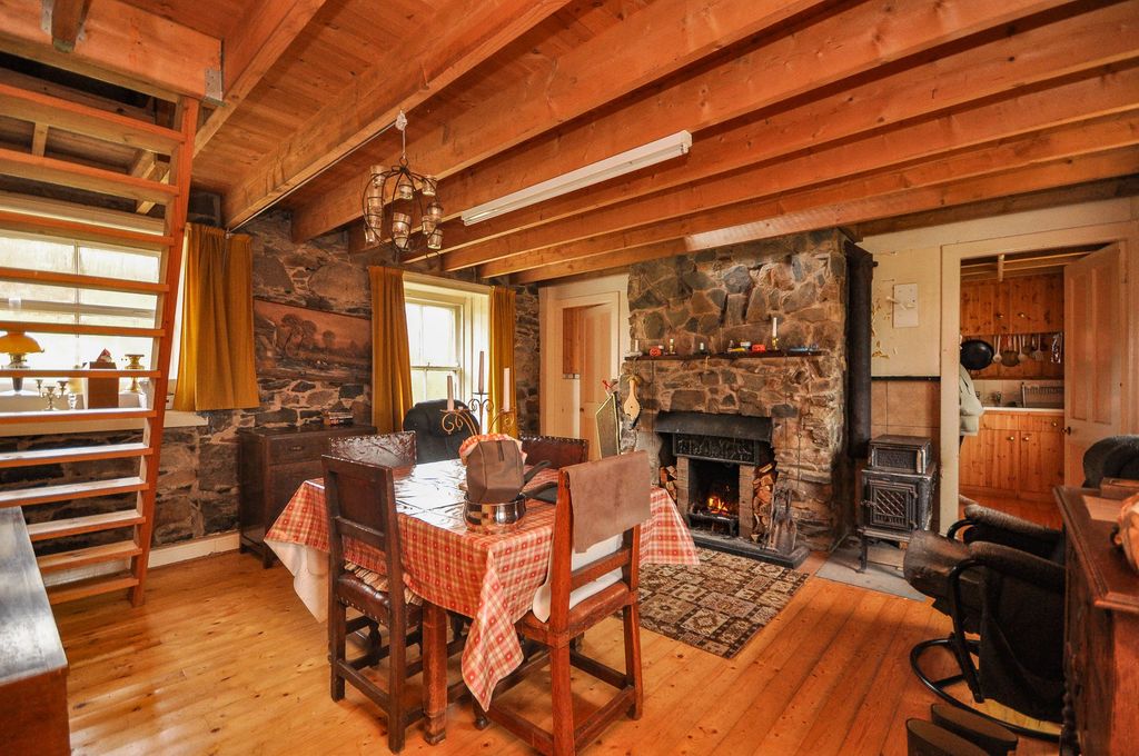 Property photo 2 of 21