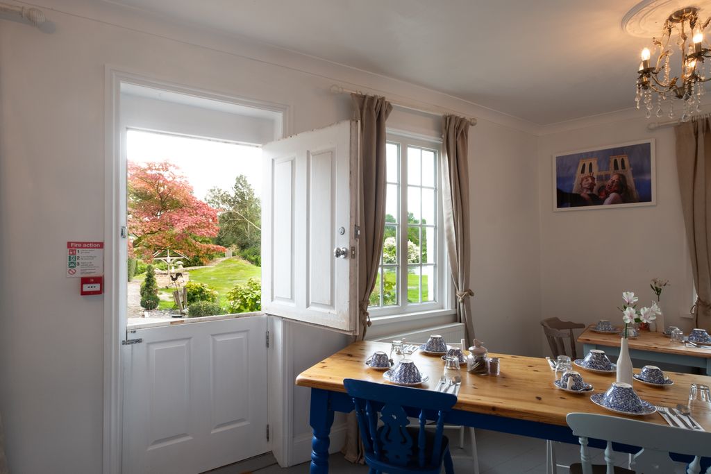 Property photo 3 of 17 Jack’S Mill Place, Park Lane, Harefield, Uxbridge, Middlesex, Ub9 6Hl