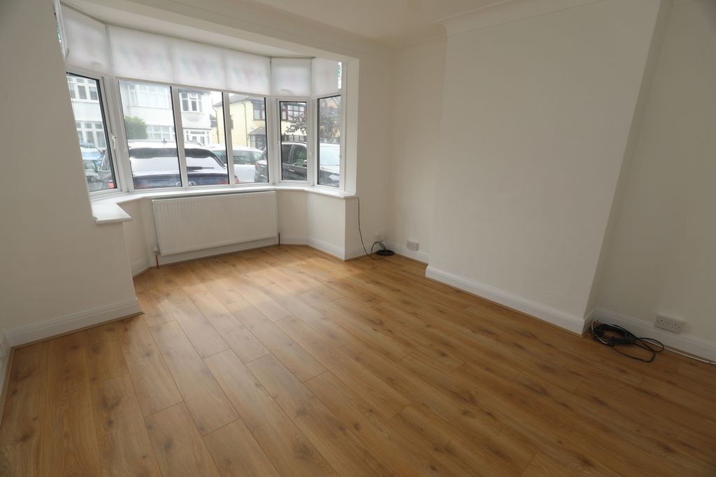 Property photo 3 of 13 8E0A9214