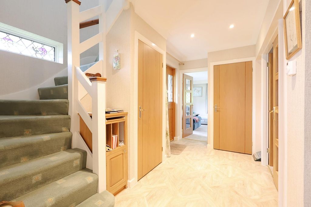 Property photo 2 of 19 Hallway