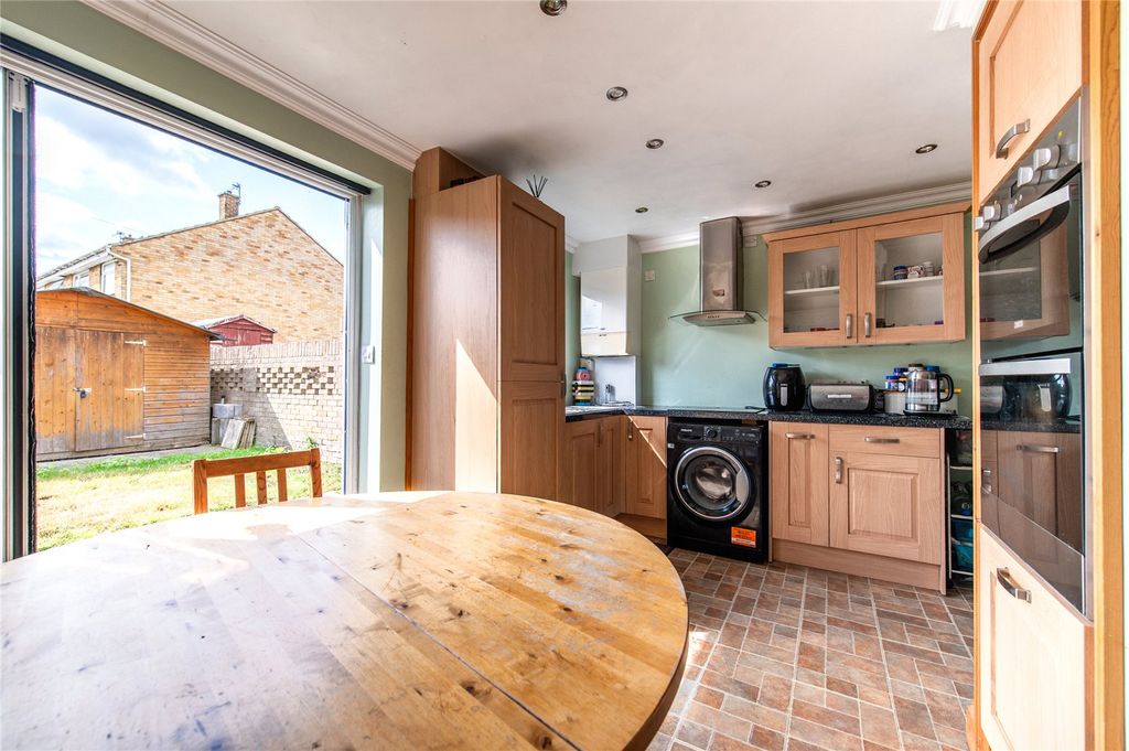 Property photo 3 of 11 Picture No. 12