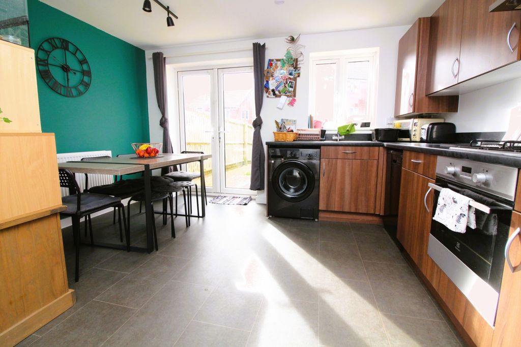 Property photo 2 of 28 Img_3277