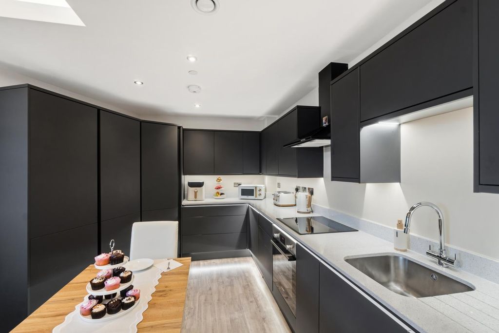 Property photo 3 of 19 Kitchen