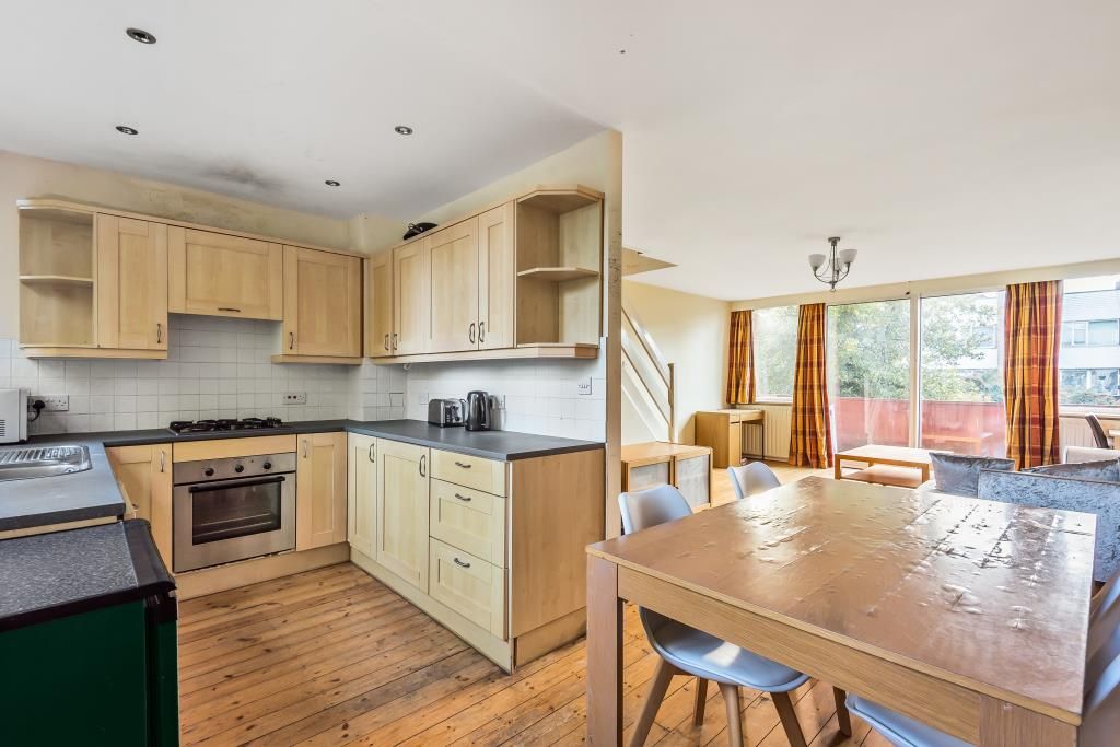 Property photo 2 of 11 Kitchen