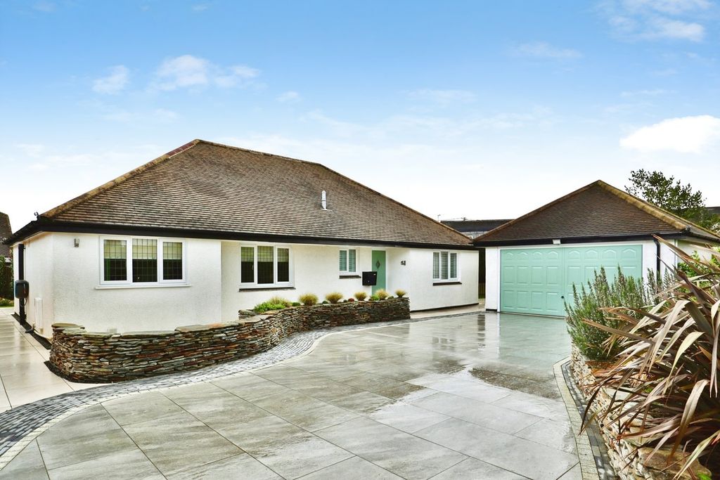 Property photo 1 of 32