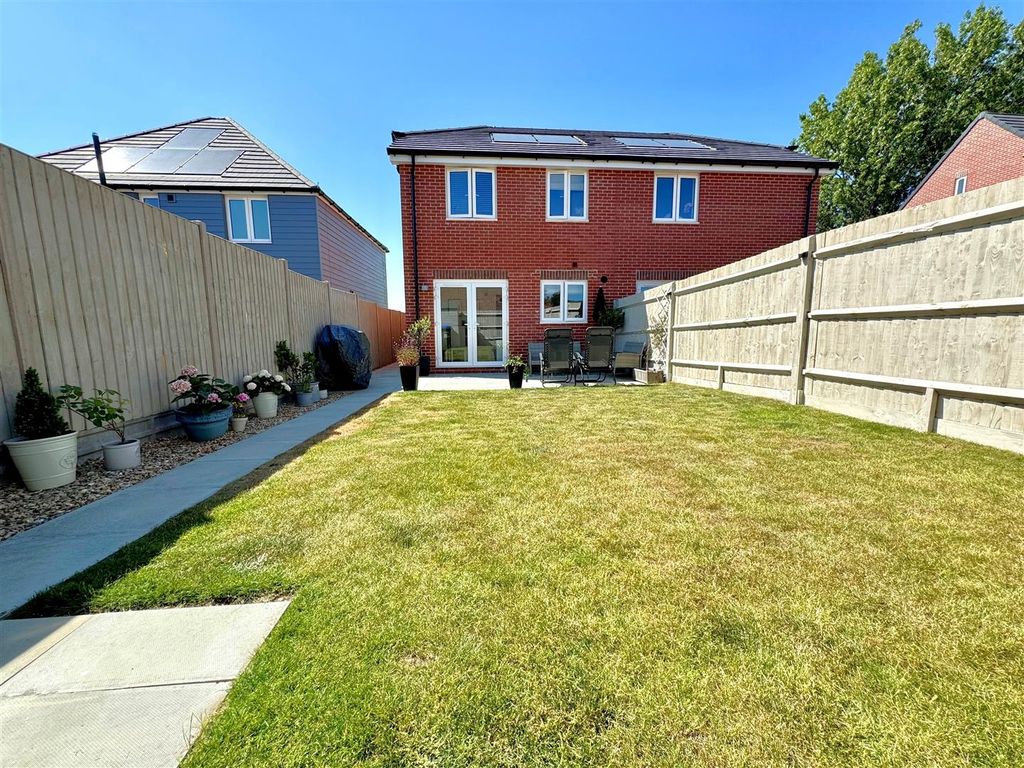 Property photo 3 of 16 Garden 2.Jpg