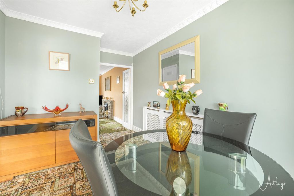 Property photo 2 of 25 Dining Room