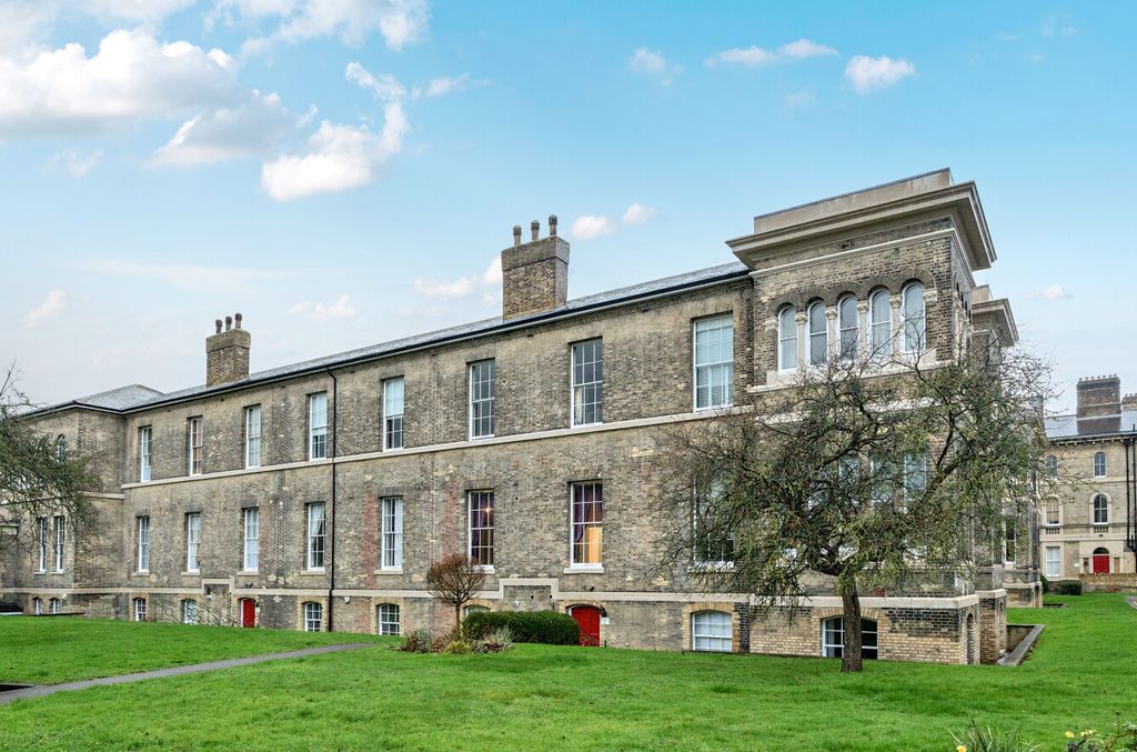 Property photo 1 of 15 1411206-12-698E0A...