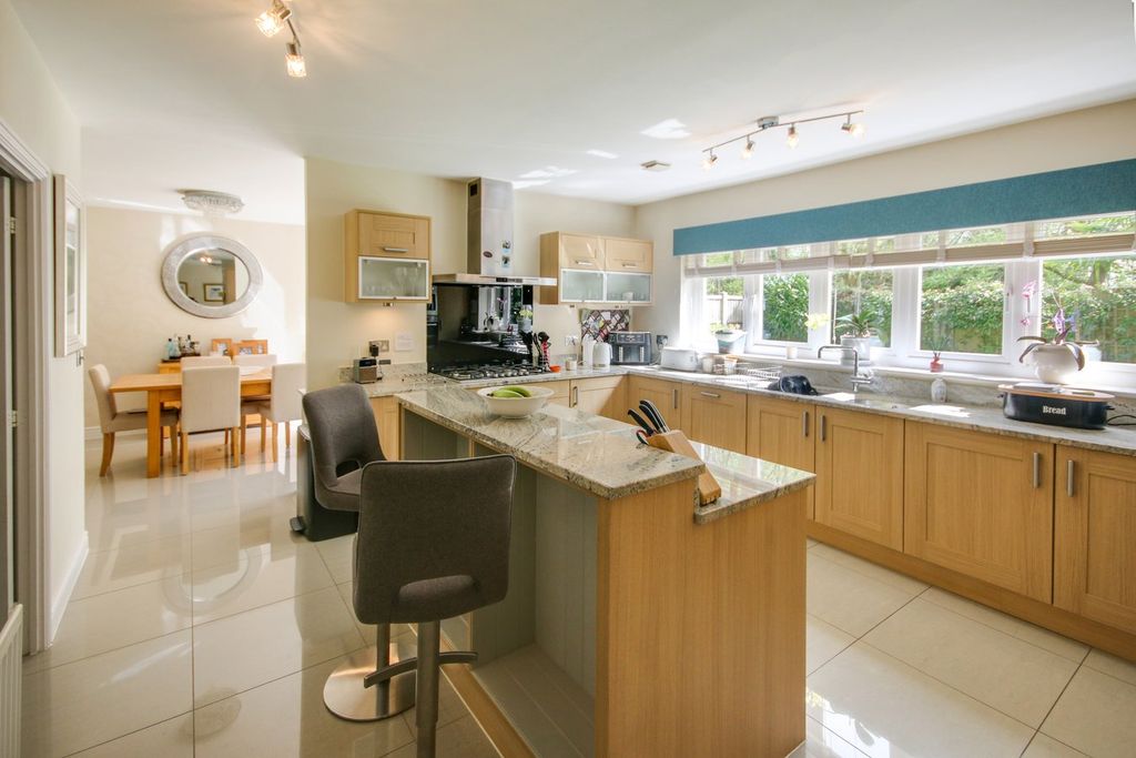 Property photo 2 of 21