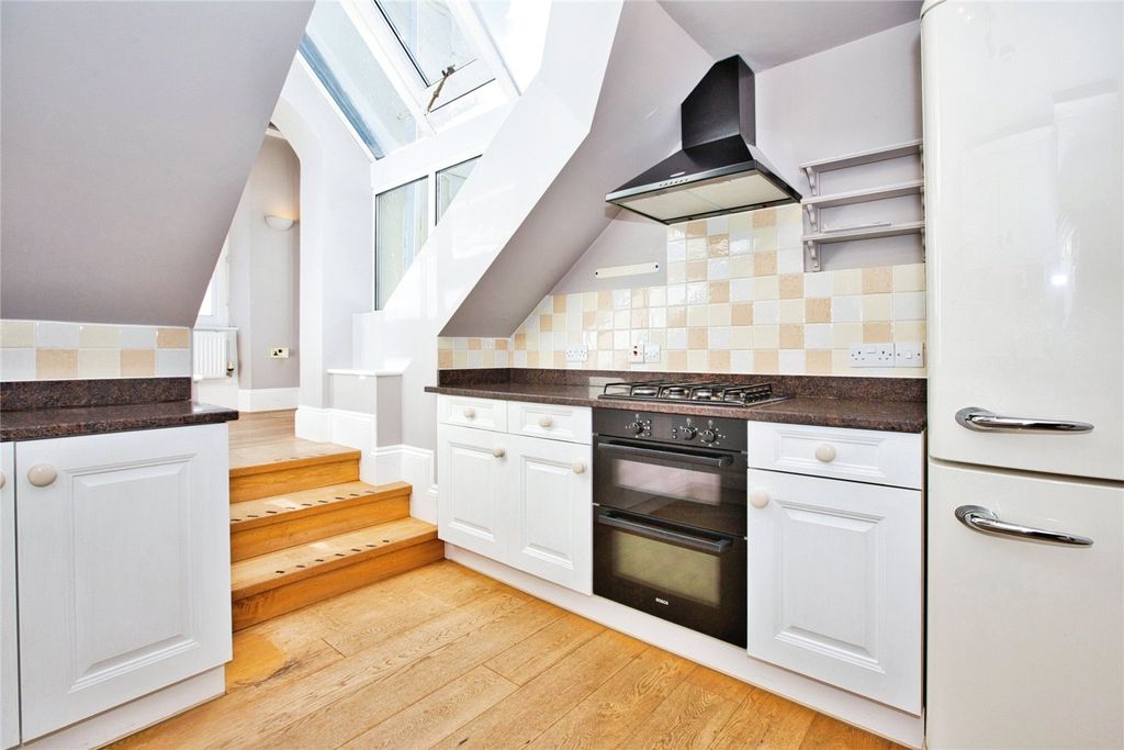 Property photo 3 of 10 Kitchen