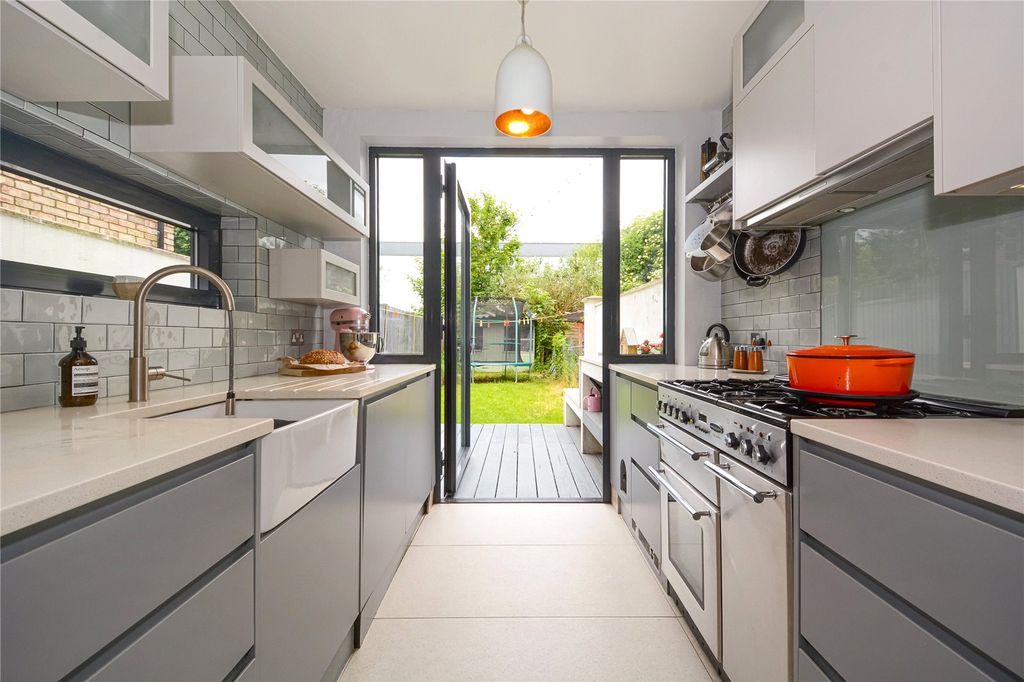 Property photo 2 of 15 Picture No. 10