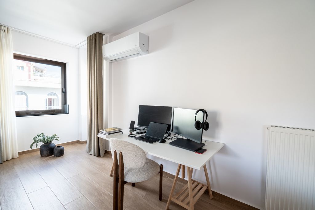 Property photo 2 of 25