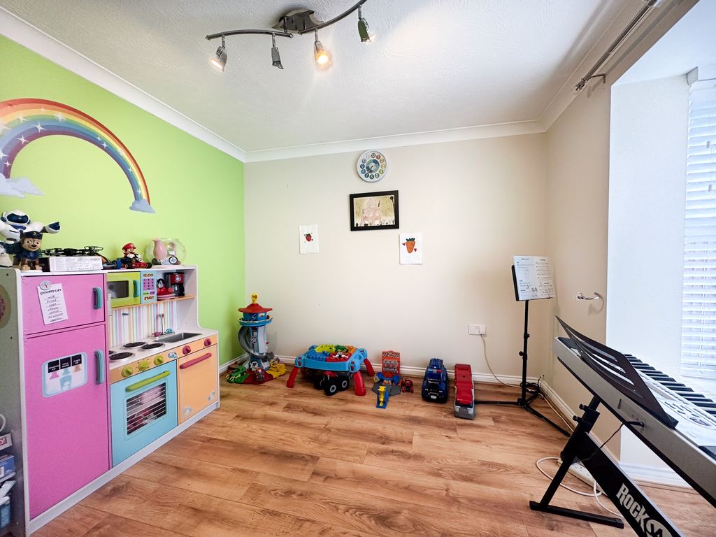 Additional image 6 of 5 bed detached house for saleNorfolk Place, Grays RM16