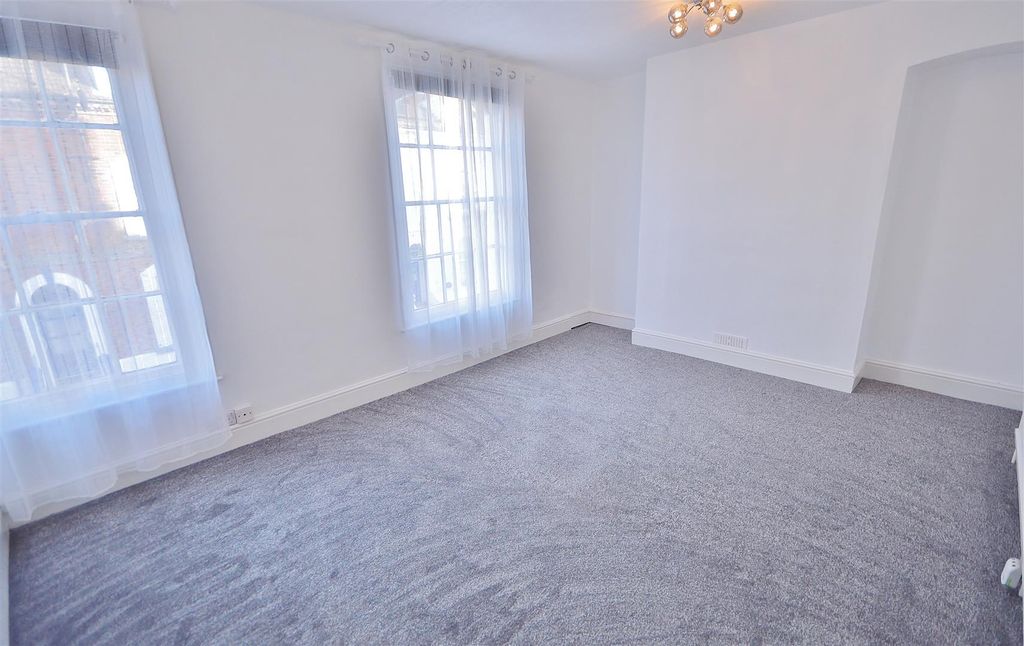 Property photo 2 of 7 Lounge