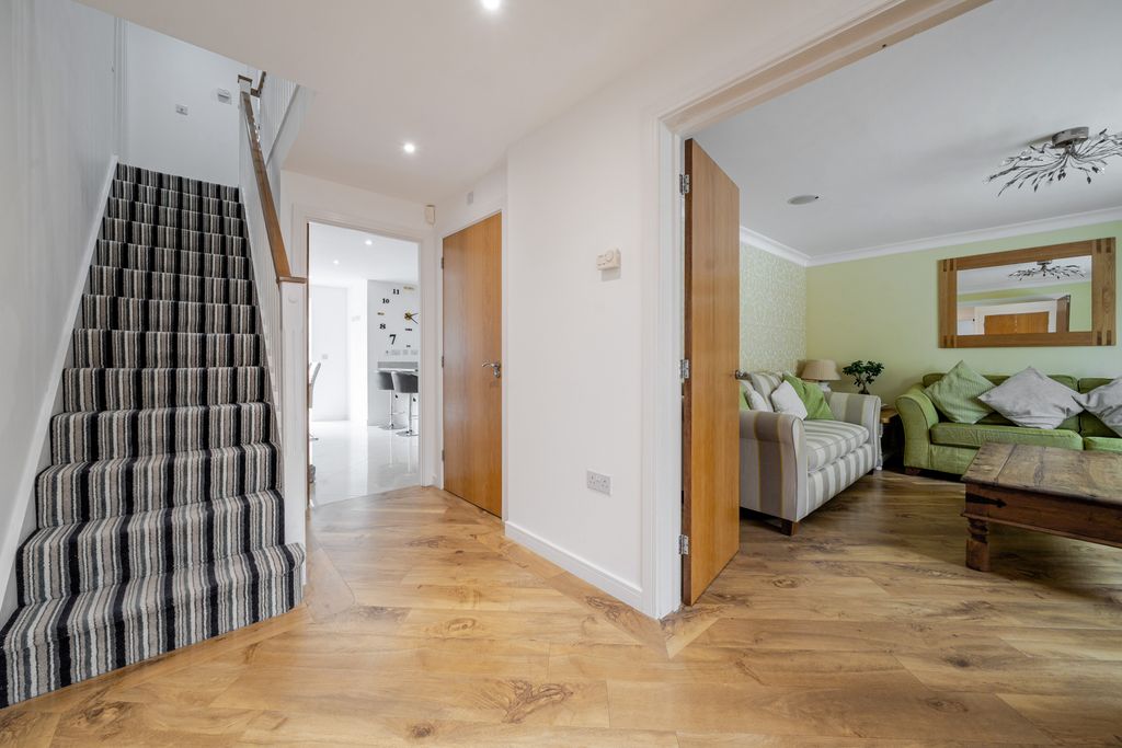 Property photo 3 of 33