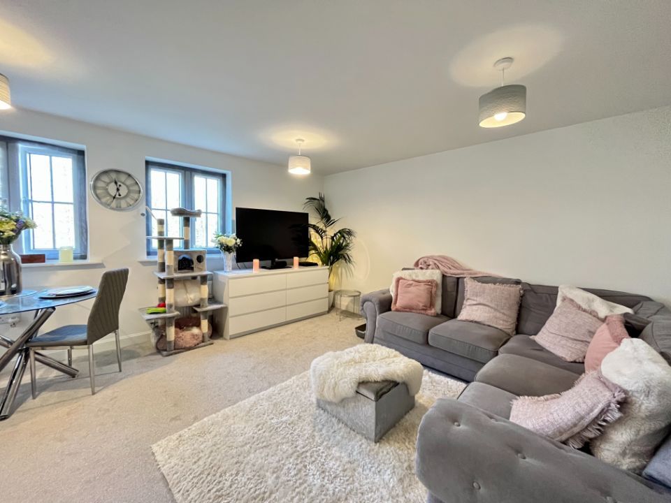 Property photo 3 of 13 Image00007